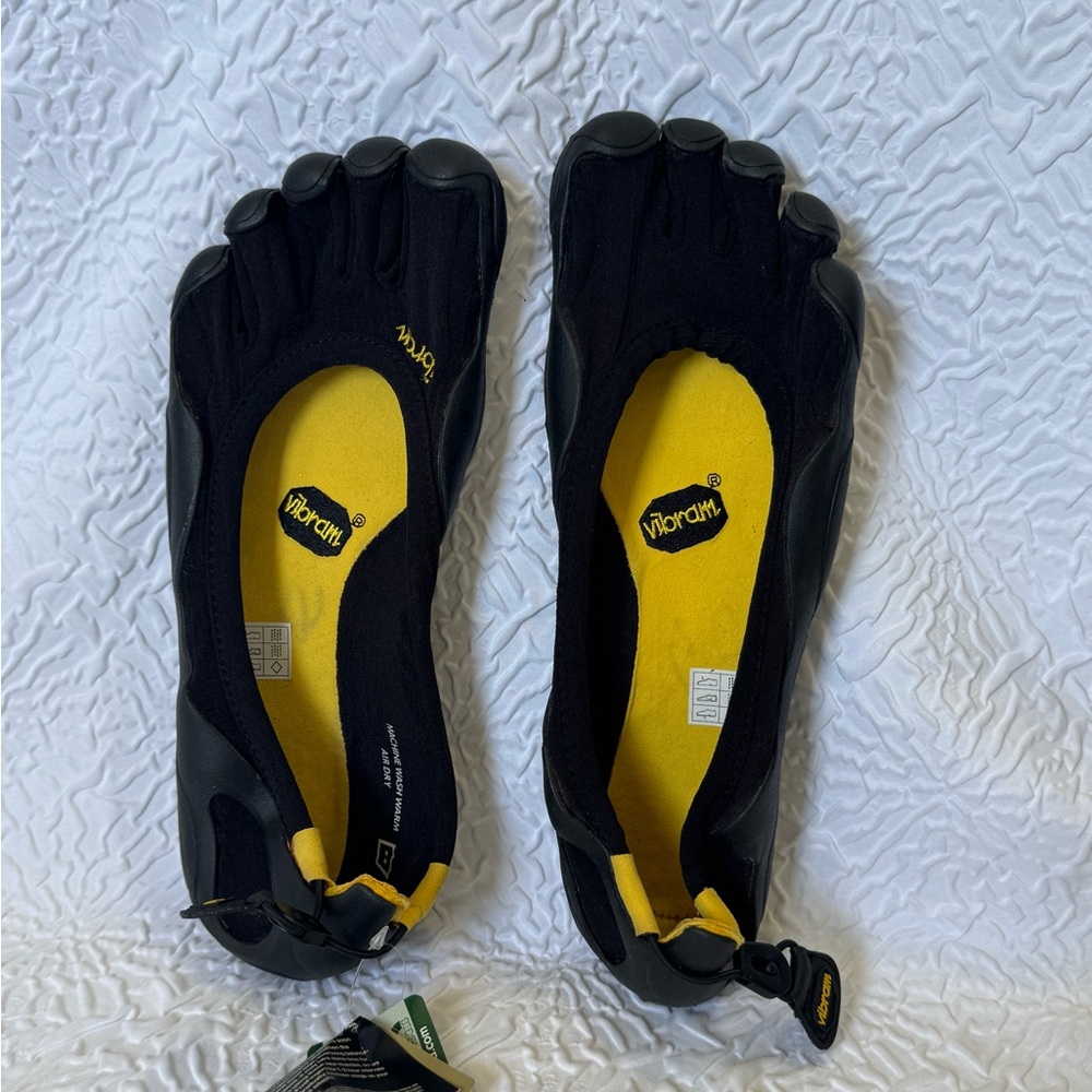 NWT Vibram FiveFingers M108 Black Toe Shoes Men’s size 43/US 9.5-10